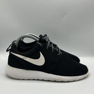 Nike Roshe One Womens Size 7.5 844994-002 Black Running Shoes Sneakers